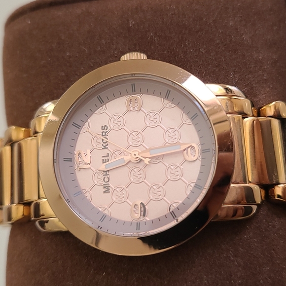 Michael Kors Rose Gold Tone Watch - Picture 3 of 11